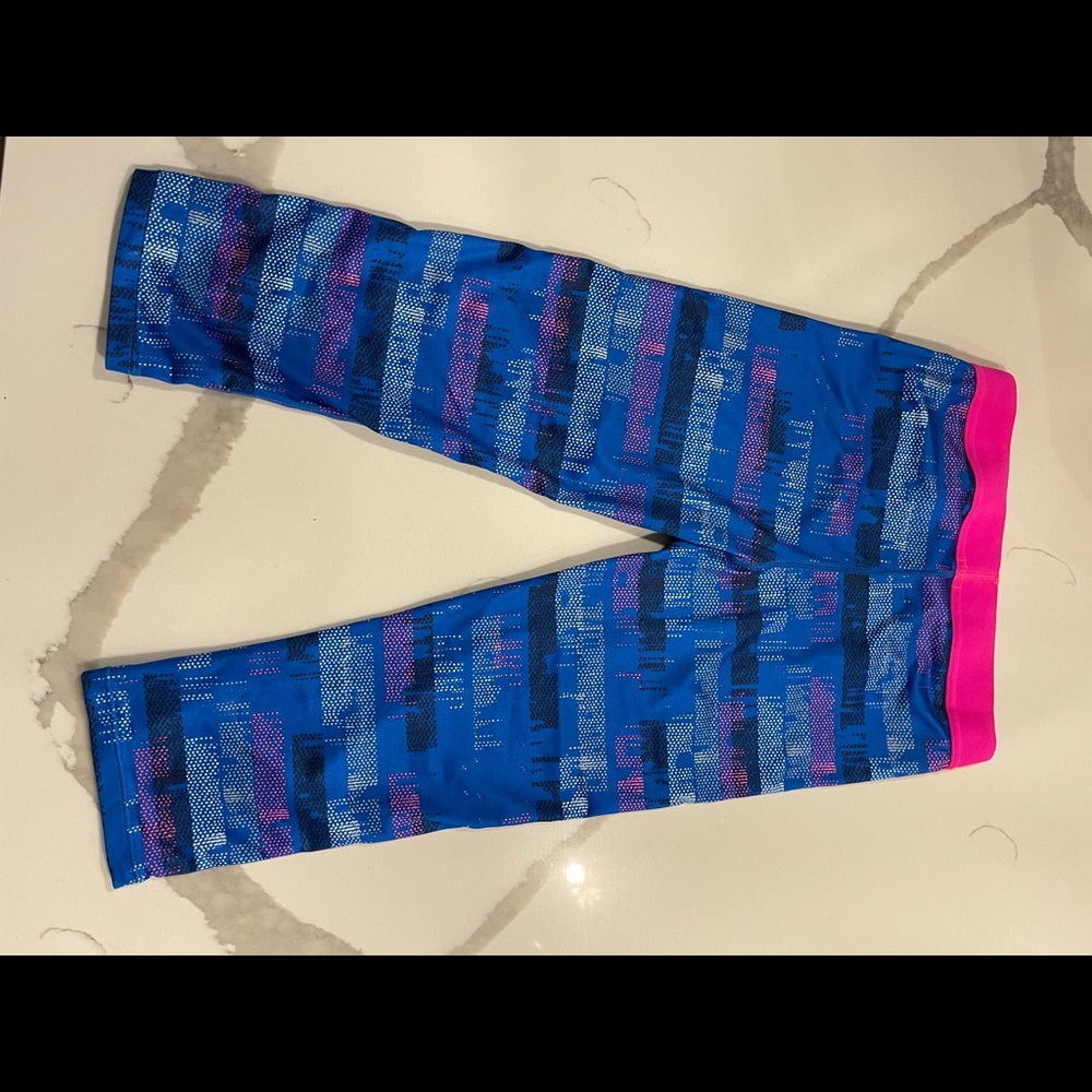 Nike pro youth large crop leggings